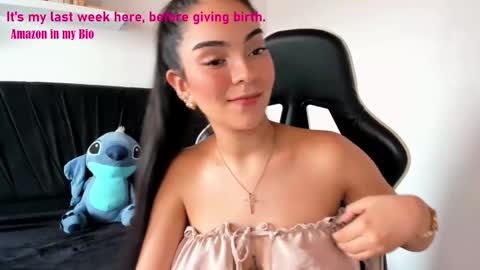 Snapshot of pregnant_sweet1 chatting on January 17, 2025, 5:41 pm Angelly online show from January 17, 2025, 5:41 pm