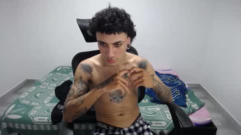 Plux online show from October 28, 2025, 6:54 pm