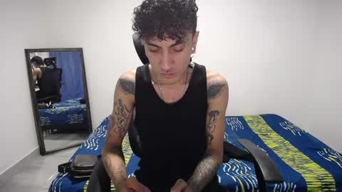 Snapshot of present_the_magic chatting on July 29, 2026, 11:08 am Plux online show from July 29, 2026, 11:08 am