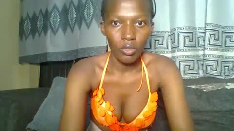 prettie_petitee online show from February 4, 2026, 10:54 am