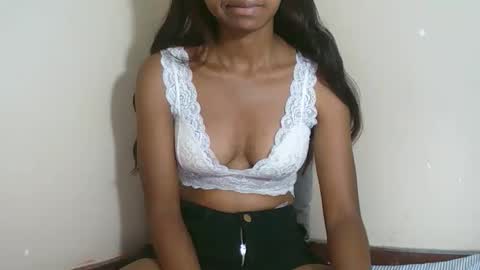 prettiethalia online show from October 20, 2025, 7:58 pm