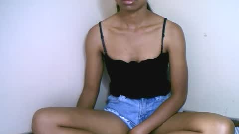 prettiethalia online show from October 29, 2025, 11:23 am