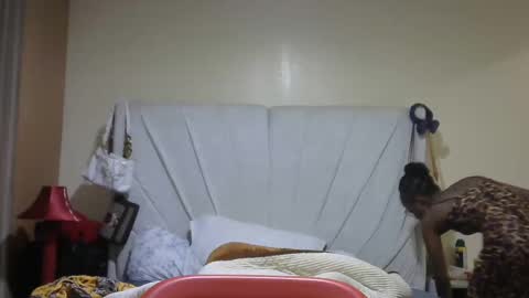 pretty_4peti online show from February 3, 2025, 7:52 pm