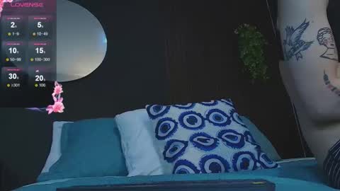 pretty_cristal22 online show from December 18, 2025, 12:11 pm