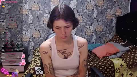 Snapshot of pretty_cristal22 chatting on April 25, 2026, 12:19 pm pretty_cristal22 online show from April 25, 2026, 12:19 pm