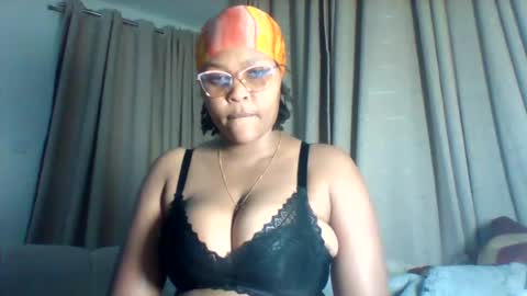 pretty_dee1 online show from July 27, 2026, 3:13 am