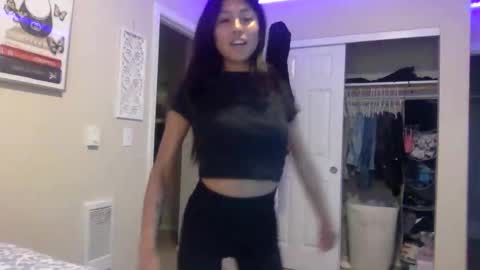 pretty_girl828687 online show from October 16, 2025, 9:49 pm