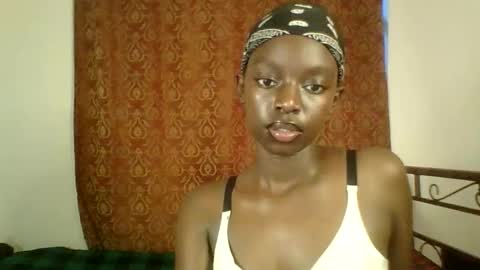 Snapshot of pretty_hearts chatting on March 4, 2026, 4:29 am Shillah online show from March 4, 2026, 4:29 am