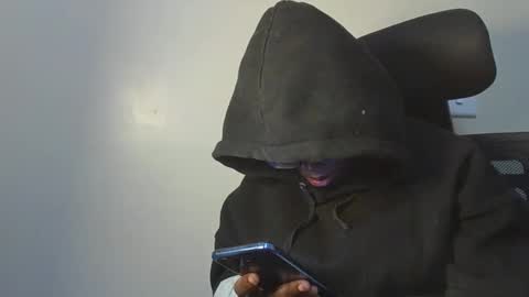 pretty_kemmy online show from September 28, 2025, 6:35 pm