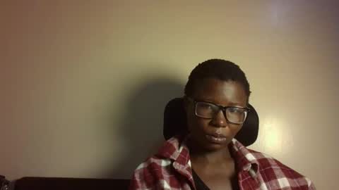 pretty_kemmy online show from October 1, 2025, 7:47 am