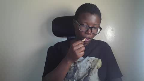 pretty_kemmy online show from October 3, 2025, 11:18 am