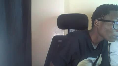 pretty_kemmy online show from October 4, 2025, 7:01 pm
