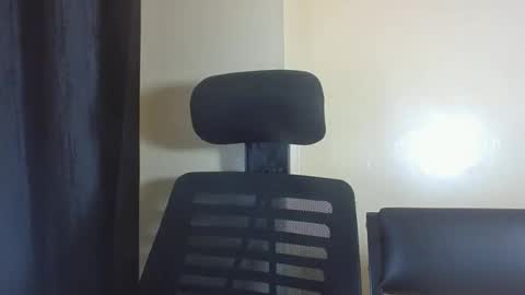 pretty_kemmy online show from October 5, 2025, 7:17 am