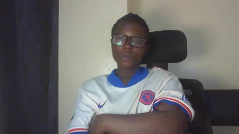 pretty_kemmy online show from October 6, 2025, 3:48 am