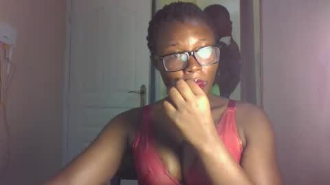 pretty_kemmy online show from October 9, 2025, 10:24 am
