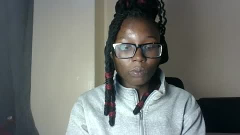pretty_kemmy online show from October 12, 2025, 6:07 pm