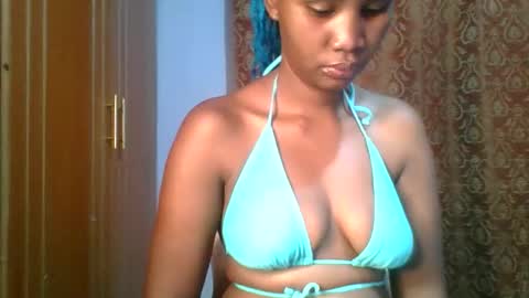 pretty_leilah online show from January 19, 2026, 1:53 am