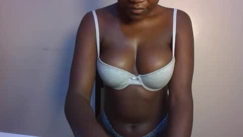 Snapshot of pretty_lucie chatting on April 7, 2026, 4:07 pm pretty_lucie online show from April 7, 2026, 4:07 pm