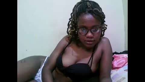 Snapshot of pretty_mellan chatting on February 7, 2025, 11:12 am pretty_mellan online show from February 7, 2025, 11:12 am