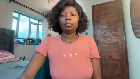 Snapshot of pretty_peaches chatting on May 4, 2026, 3:46 am Pretty peaches online show from May 4, 2026, 3:46 am
