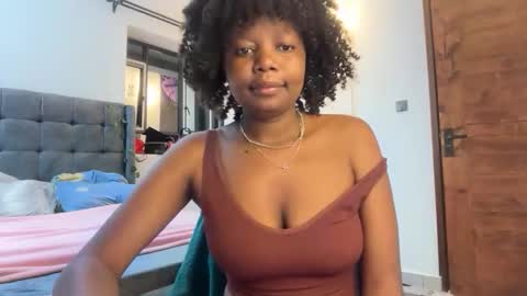 Snapshot of pretty_peaches chatting on May 17, 2026, 9:55 pm Pretty peaches online show from May 17, 2026, 9:55 pm