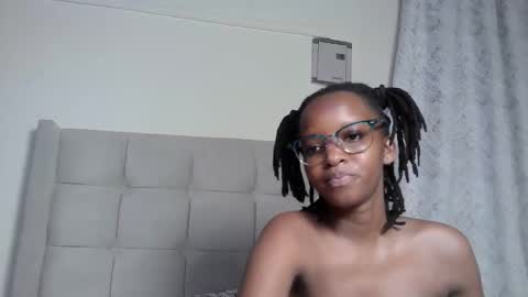 Snapshot of pretty_petite18 chatting on April 15, 2026, 9:48 pm lynn online show from April 15, 2026, 9:48 pm