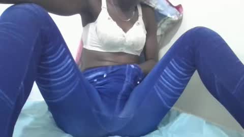 pretty_petite_ebony online show from December 16, 2024, 9:20 pm