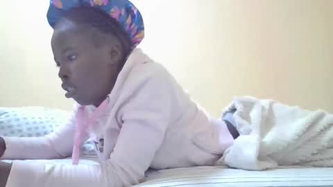 pretty_petite_ebony online show from December 25, 2024, 8:39 pm