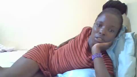 pretty_petite_ebony online show from February 14, 2025, 10:25 pm