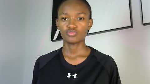 Snapshot of pretty_queennie chatting on April 29, 2026, 12:37 am Pretty doll online show from April 29, 2026, 12:37 am