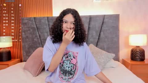 Snapshot of pretty_sunlight_ chatting on December 14, 2024, 2:12 am Daisy Flower online show from December 14, 2024, 2:12 am