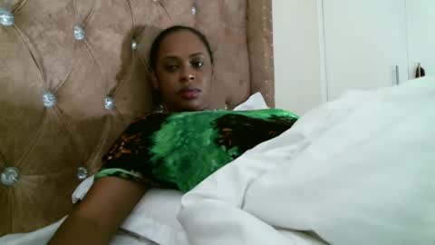 Snapshot of pretty_zii chatting on October 13, 2025, 3:50 am zii online show from October 13, 2025, 3:50 am