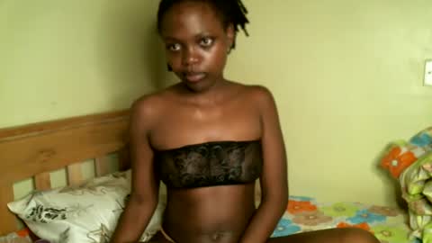 Snapshot of prettybabe02 chatting on January 15, 2025, 4:04 am SaraCattra online show from January 15, 2025, 4:04 am