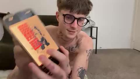 pretty boy online show from April 1, 2026, 2:01 am