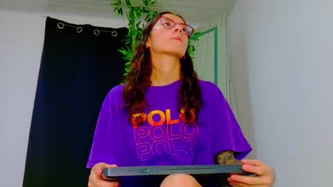 Snapshot of prettybunnies08 chatting on November 24, 2025, 4:23 am Enzo Denis online show from November 24, 2025, 4:23 am