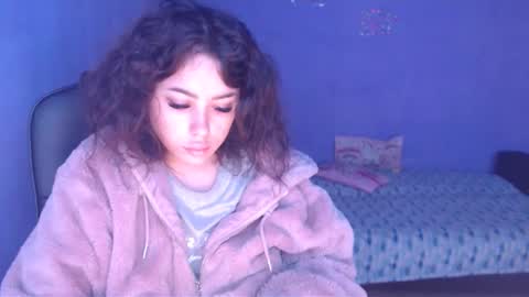 prettyjulliette online show from February 12, 2025, 10:35 am