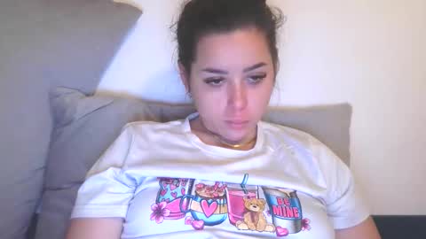 prettyjulliette online show from December 17, 2025, 2:34 pm