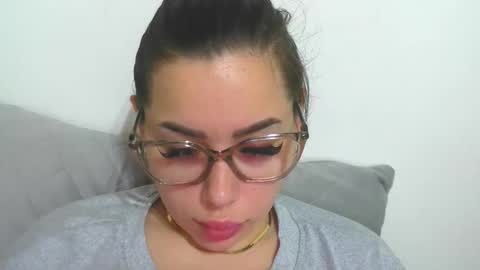 prettyjulliette online show from March 16, 2026, 2:32 pm