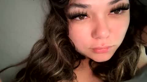 Snapshot of prettylatinamomma01 chatting on December 3, 2025, 2:37 pm prettylatinamomma01 online show from December 3, 2025, 2:37 pm
