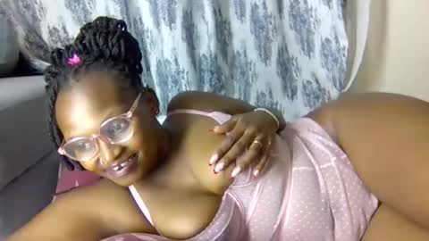 prettysmiless online show from September 25, 2025, 5:05 pm