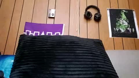 prettysolidd7 online show from February 20, 2025, 10:05 am