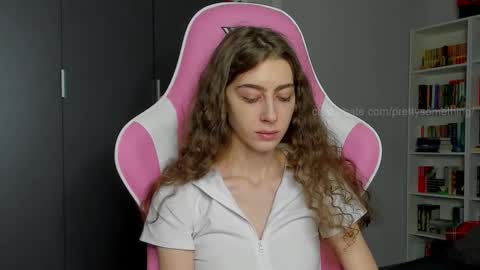 Sophie  next stream will be at Monday  i will wait you guys  online show from September 18, 2025, 5:53 am