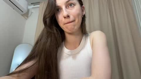 Snapshot of prettyyy_angel chatting on May 17, 2026, 7:10 pm prettyyy_angel online show from May 17, 2026, 7:10 pm