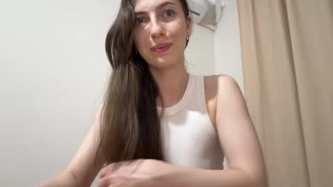 Snapshot of prettyyy_angel chatting on May 31, 2026, 6:42 pm prettyyy_angel online show from May 31, 2026, 6:42 pm