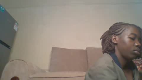 Snapshot of prettyzuzu chatting on September 22, 2025, 5:31 am prettyzuzu online show from September 22, 2025, 5:31 am