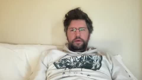Snapshot of previewh chatting on May 17, 2026, 6:44 am PreviewH online show from May 17, 2026, 6:44 am