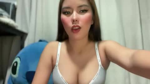 Snapshot of pricelessbeautyxxx chatting on May 31, 2026, 8:32 am TINA online show from May 31, 2026, 8:32 am
