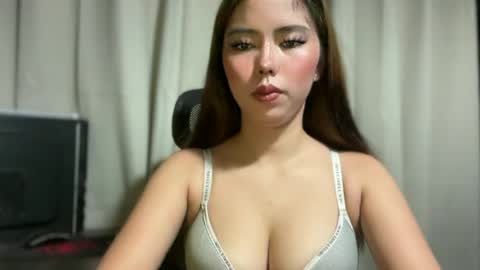 Snapshot of pricelessbeautyxxx chatting on July 5, 2026, 10:17 pm TINA online show from July 5, 2026, 10:17 pm