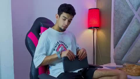 prince_arthur77 online show from February 18, 2026, 1:51 pm