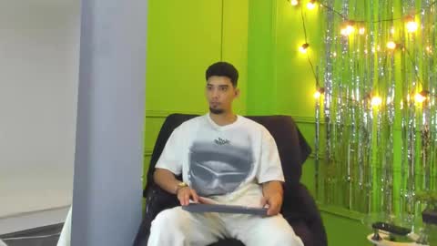 prince_arthur77 online show from March 29, 2026, 4:12 am